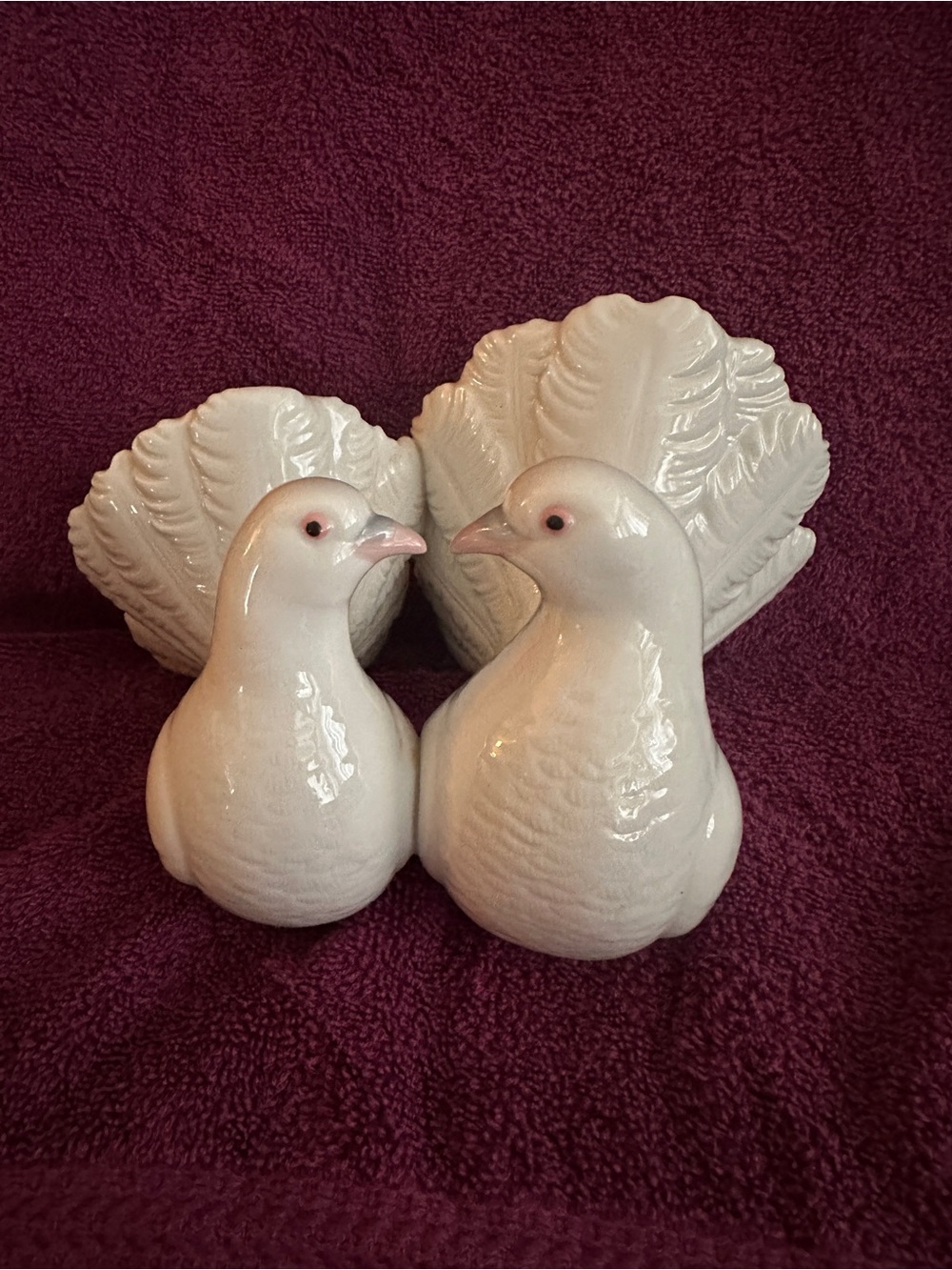 Lladro White Glazed Kissing Doves